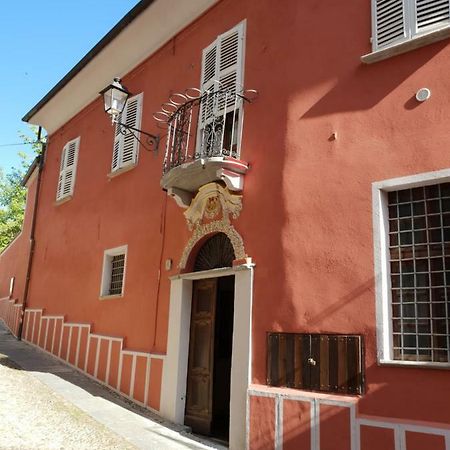 コスティリオーレ・ダスティ La Rocca Di Efisioアパートホテル エクステリア 写真