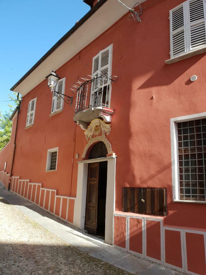 コスティリオーレ・ダスティ La Rocca Di Efisioアパートホテル エクステリア 写真