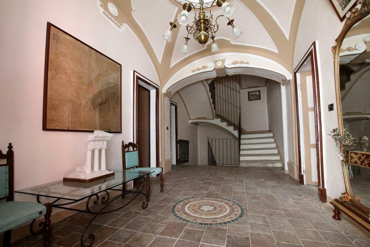 コスティリオーレ・ダスティ La Rocca Di Efisioアパートホテル エクステリア 写真