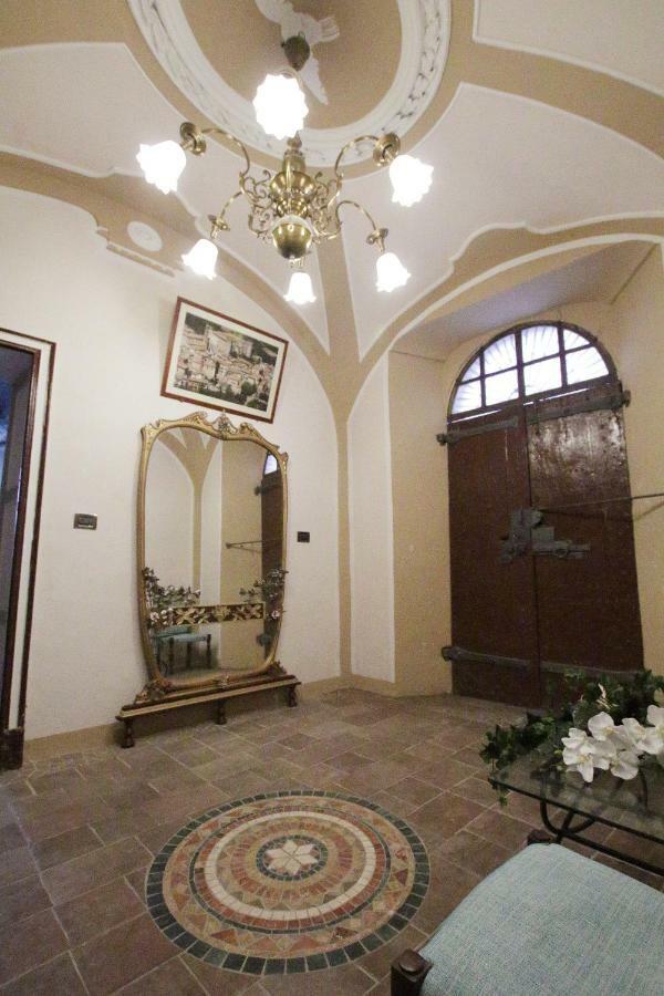 コスティリオーレ・ダスティ La Rocca Di Efisioアパートホテル エクステリア 写真